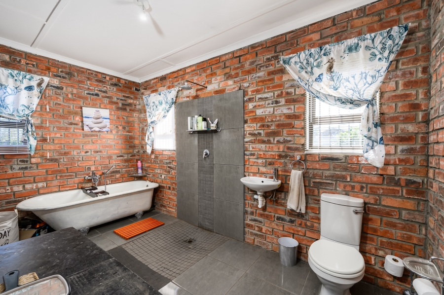 4 Bedroom Property for Sale in Cannonville Eastern Cape